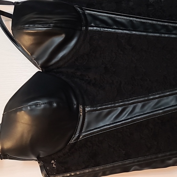 Black lace and faux leather buster corset top - Picture 4 of 14